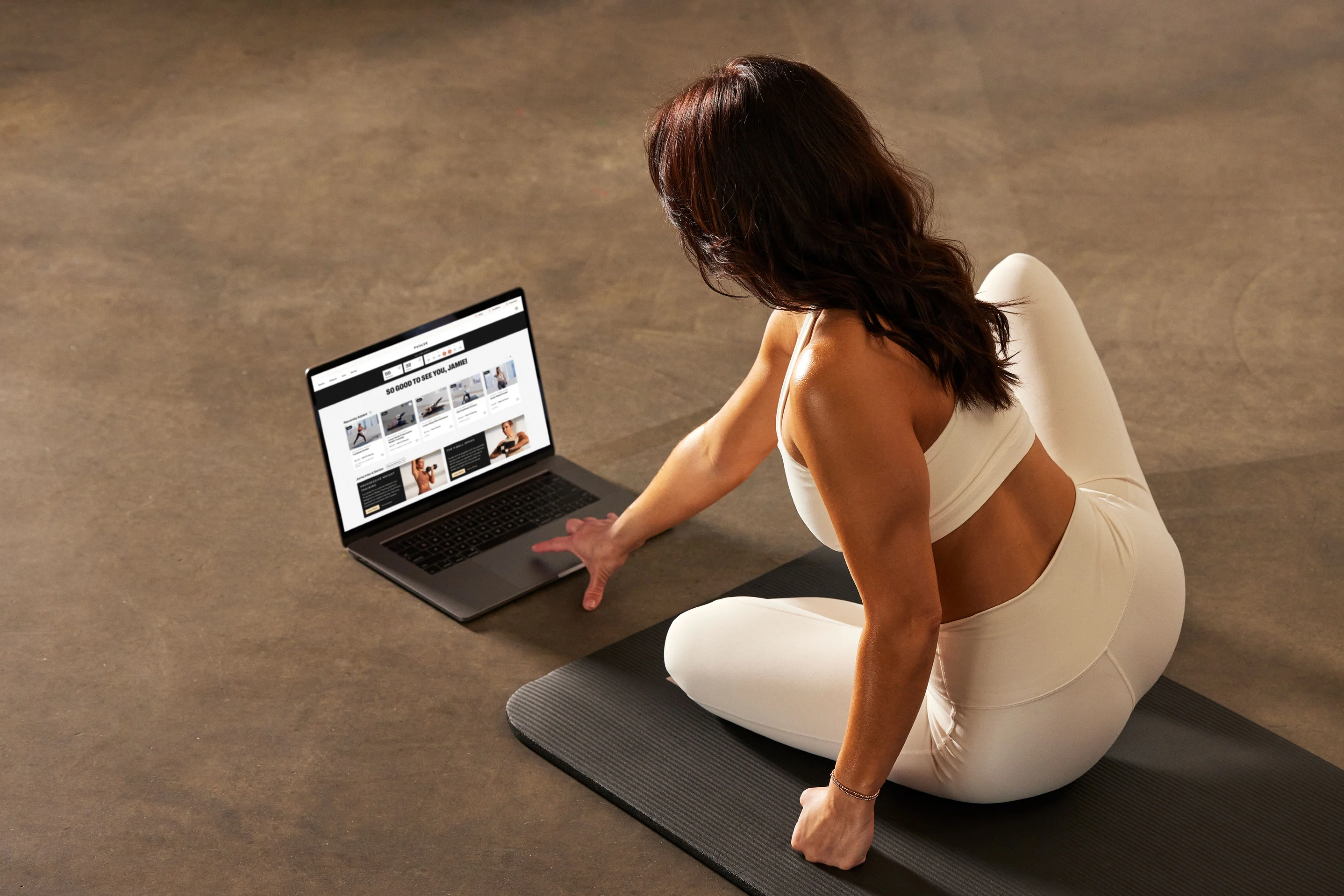 woman-on-the-mat-in-front-of-laptop