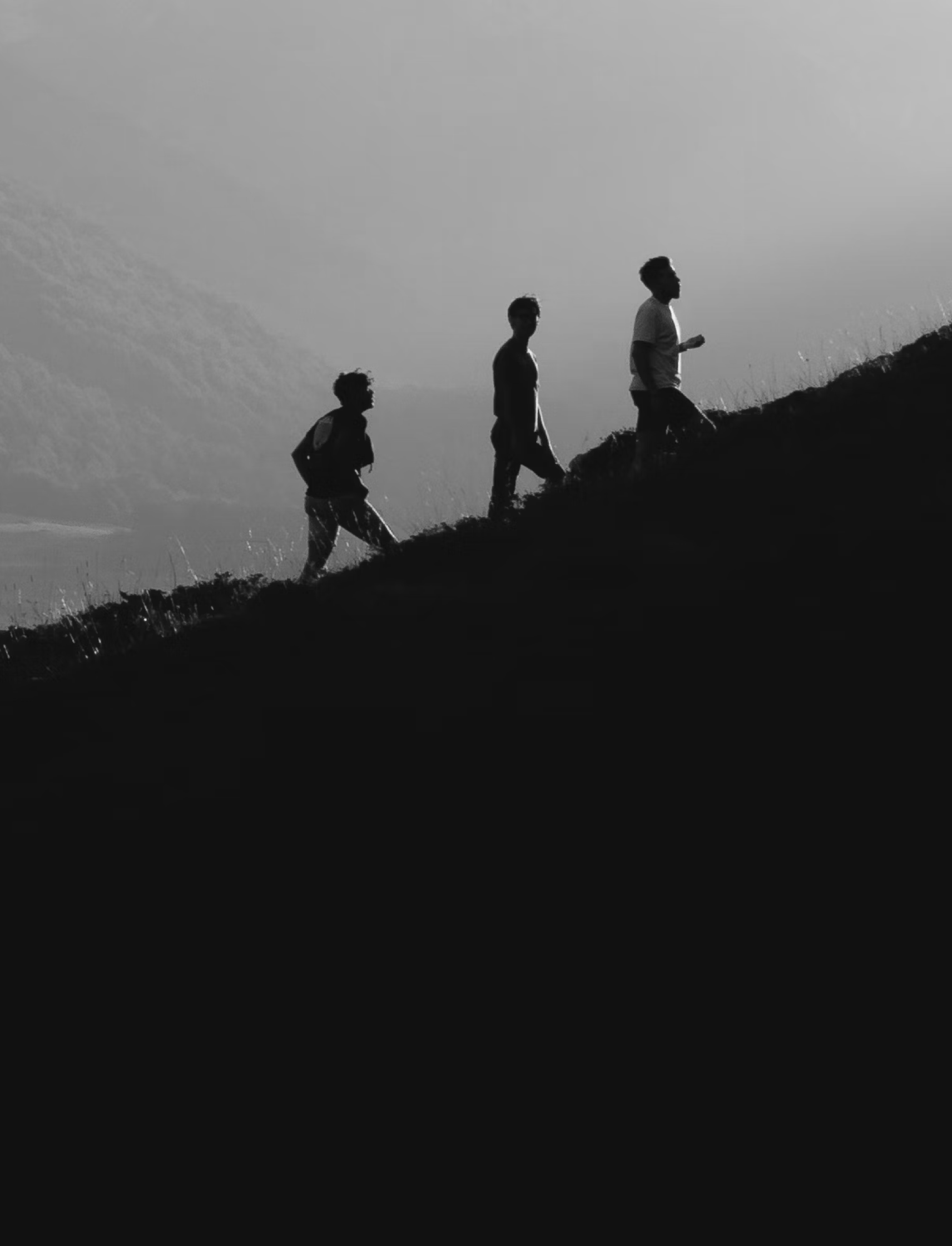 bg-three-hikers-mobile